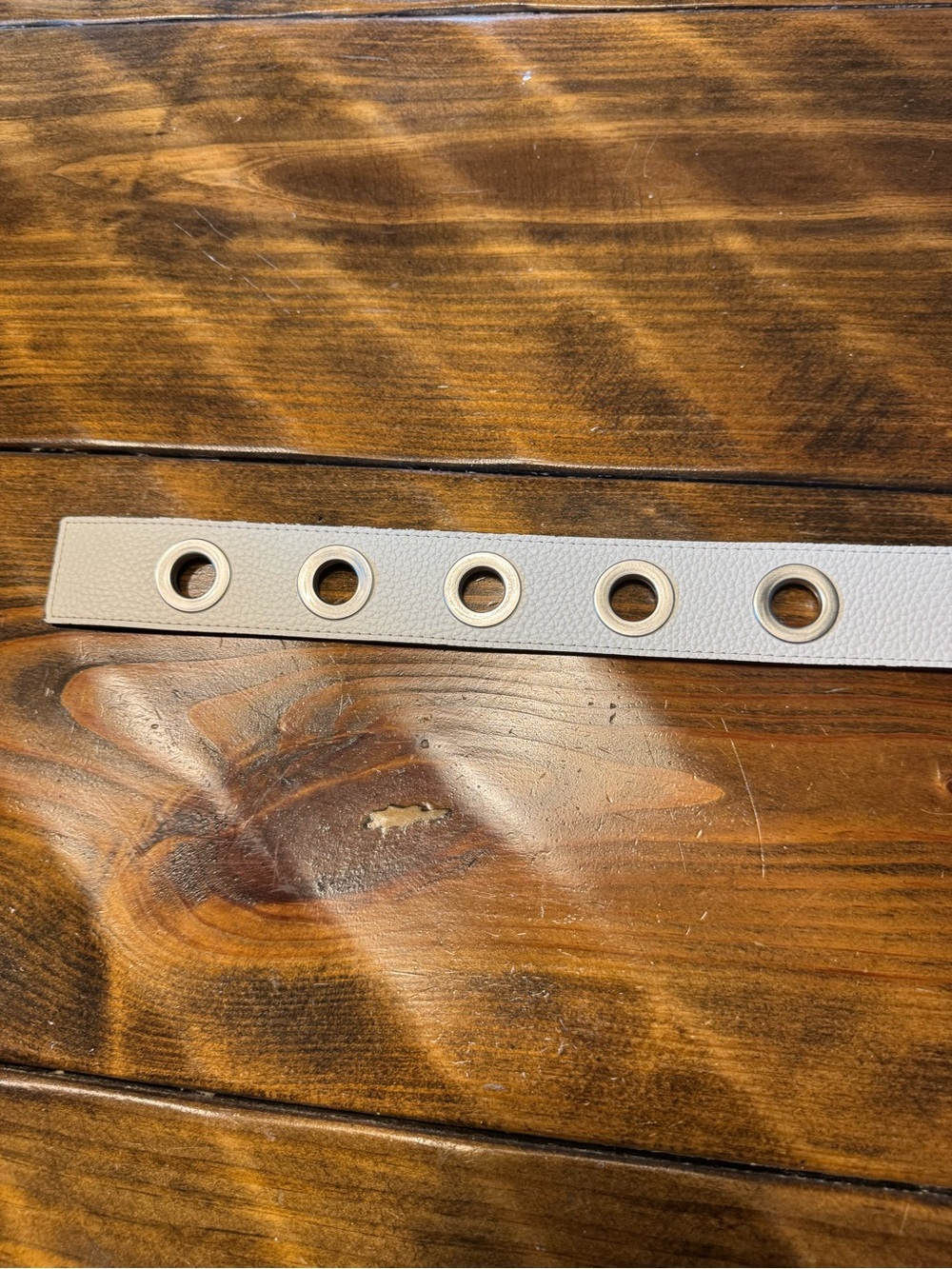 Michael Kors White Genuine Leather Belt with Silver Large Rings. Size Medium - Picture 6 of 8